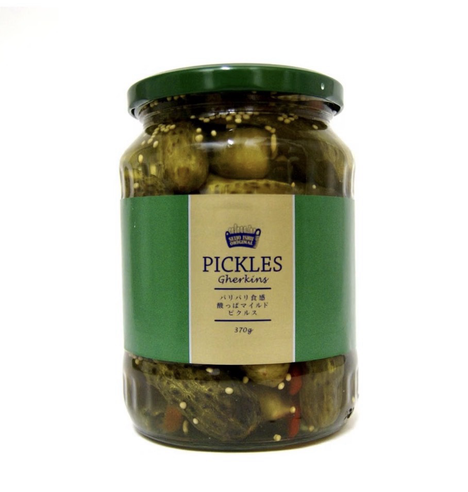 A large glass jar of pickles with a dark green lid and a green and yellow label. The jar contains 370g of pickles.