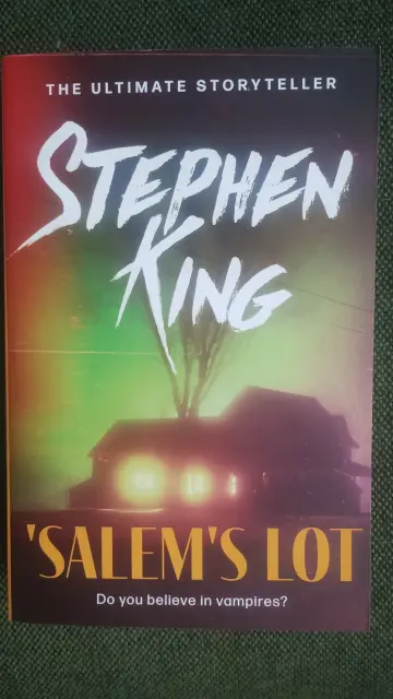 a blurred house silhouette in mist on the paperback cover of Salem's Lot